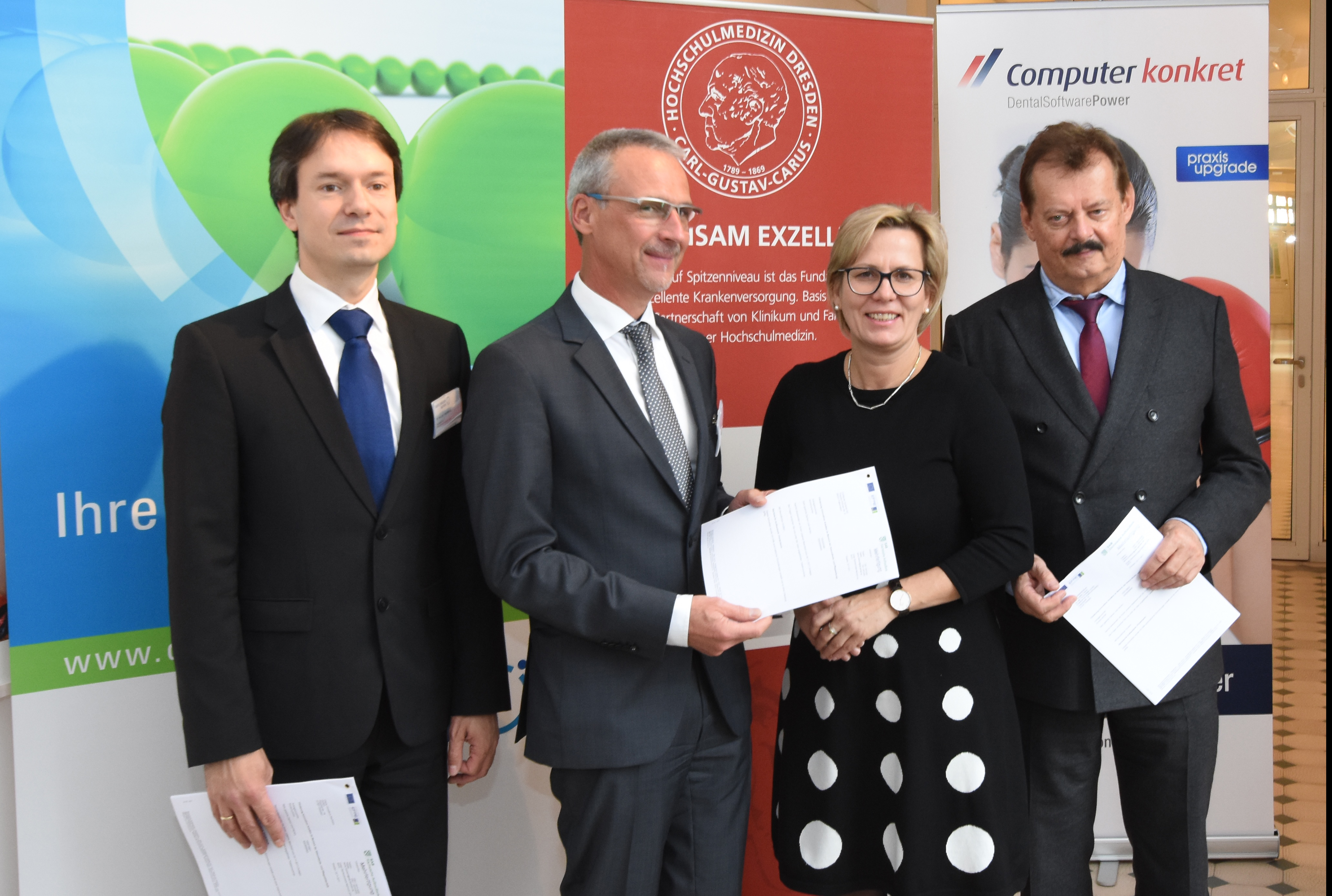 Staatsministerin Barbara Klepsch überreicht Förderbescheide an die Partner des Telemedizin-Projekt „3D – volldigitalisierte Behandlungsplanung und Expertenkonsil bei Lippen-Kiefer-Gaumen-Spalten" (LKGS-3D).